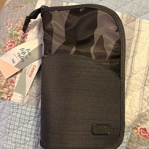 Lug Canoe brush holder